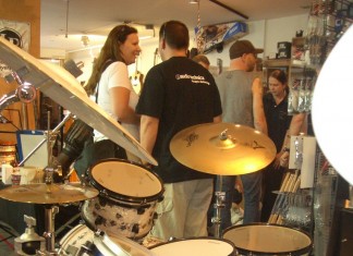 Endlich im Musikuniversum! Alkbottle feiert.