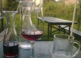 In der Stammersdorfer Kellergasse gibt es den Heurigenkalender 2013