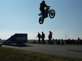 Friedl Nöst -Stuntman – Der Wilde auf seiner Maschin` .