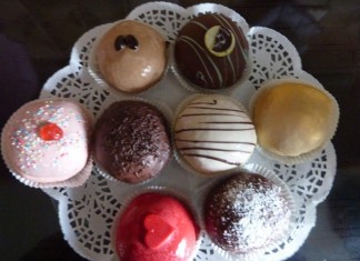 Die Krapfen sind bunt.