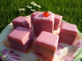 Das größte Punschkrapferl der Welt