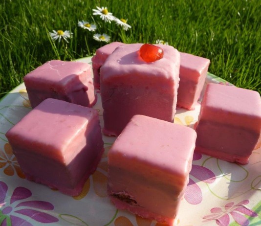 Das größte Punschkrapferl der Welt