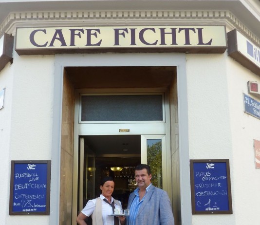 Auf eine Melange ins Cafe Fichtl…