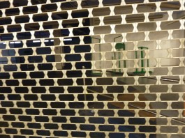 Sperrstund`ist. Das ES Einkaufszentrum, der Einkaufsspitz schließt.