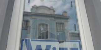 Vandalenakt gegen das WIFF Büro. Chicago in Floridsdorf.